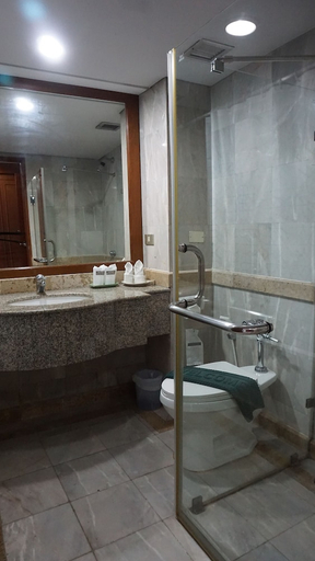 Bathroom 4, Wattana Park Hotel, Muang Trang