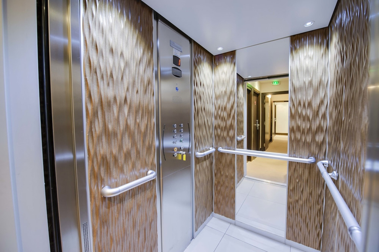 Others 4, Source Hotel, Paris