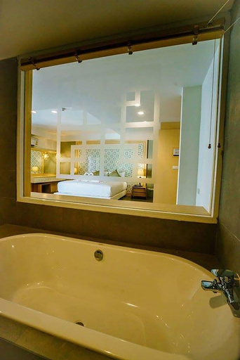 Bathroom 3, Moon Dragon Hotel, Muang Chiang Mai