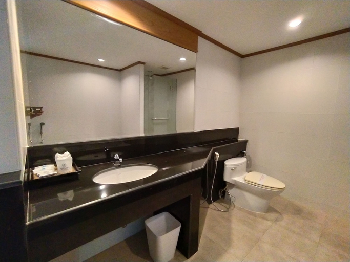Bathroom 4, Sing Golden Place Hotel, Hat Yai