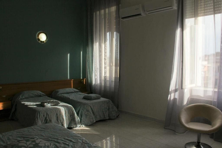 Bedroom 5, Hotel Santa Marta, Napoli