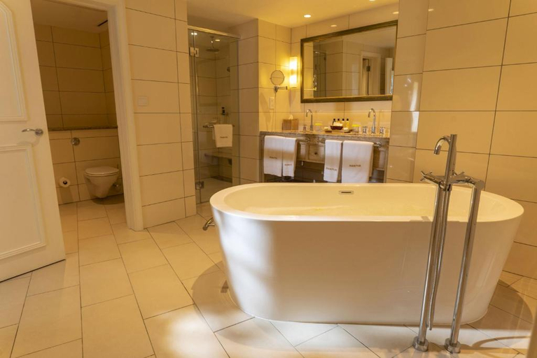 Bathroom 5, Maritim Resort and Spa Mauritius