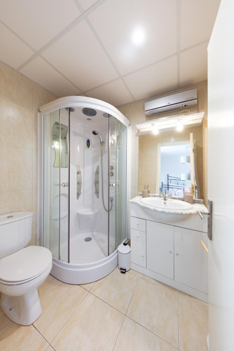 Bathroom 4, Casa do Desassossego, Monção