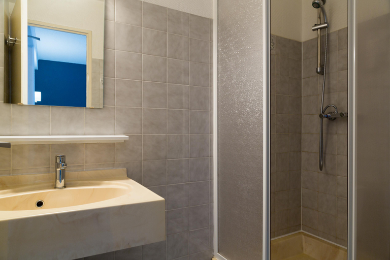 Bathroom 4, The Originals City, Hôtel Éclipse, Lyon Est, Rhône