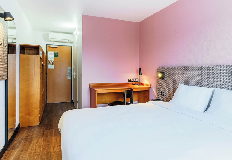 Bedroom 5, B&B HOTEL Amneville-les-Thermes, Moselle