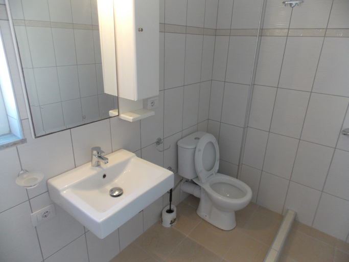 Bathroom 3, Afrimi Relax Apartments, Sarandës