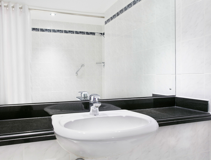 Bathroom 5, Leonardo Hotel Middlesbrough, Middlesbrough