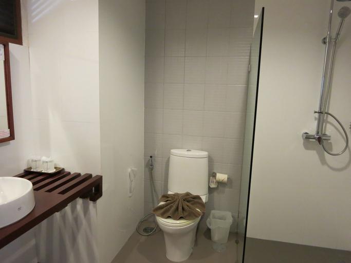 Bathroom 5, Islanda Resort Hotel, K. Ko Kut