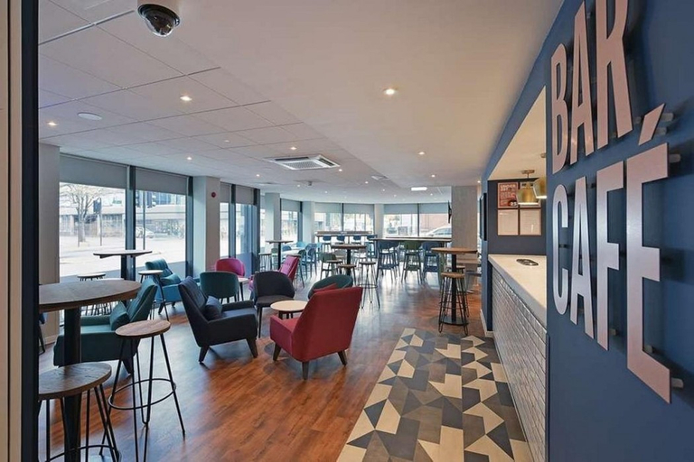 Food & Drinks 4, Travelodge London Hounslow, London