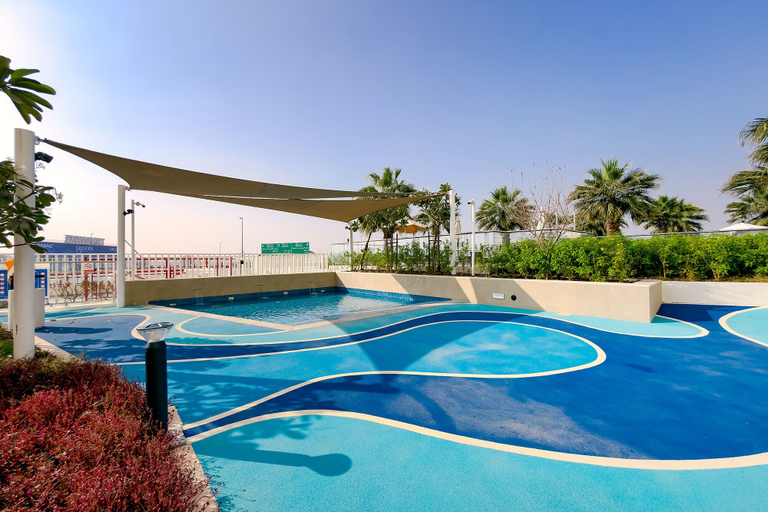 Pool 5, Stylish 1BR Apartment at Golf Gate, Dubai