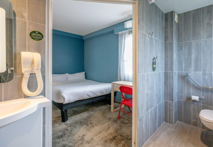 Bathroom 5, B&B Hotel Bordeaux Mérignac Aeroport 3 etoiles, Gironde