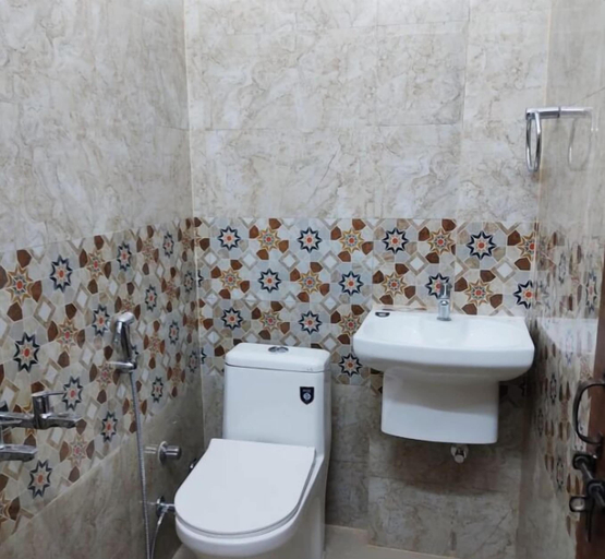 Bathroom 3, Hotel Indra, Jaunpur