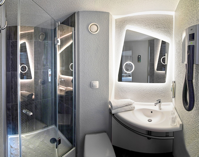 Bathroom 4, ibis Strasbourg Sud la Vigie, Bas-Rhin