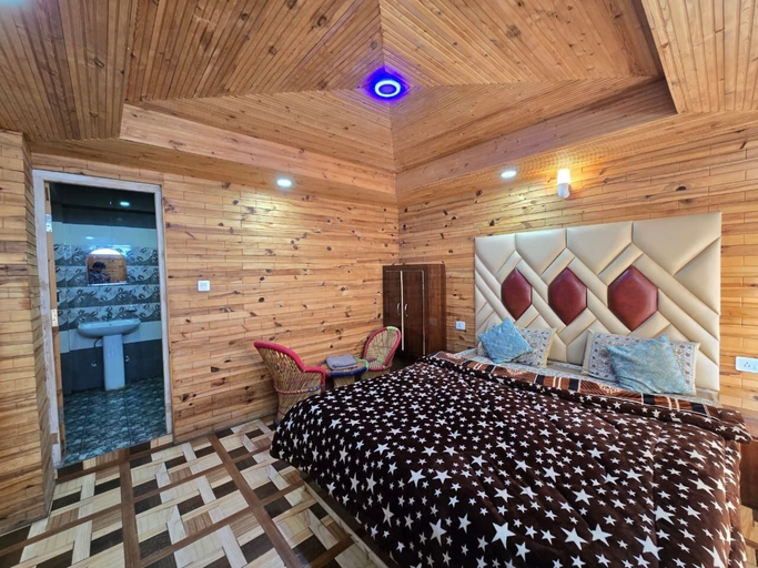 Room 4, Aakarsh Homestay - Pahadi Food Hub, Shimla