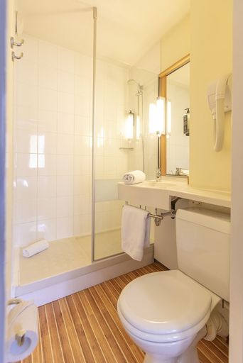 Bathroom 3, ibis Saint Etienne la Terrasse, Loire