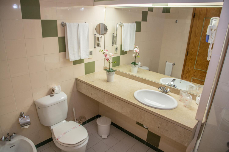 Bathroom 5, Luna Hotel da Oura, Albufeira
