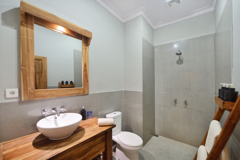 Bathroom 3, Trawangan Dive Resort, Lombok