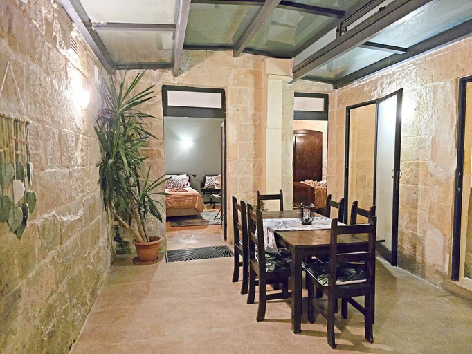 Dining room, Traditional Maltese 2BR - Near Valletta