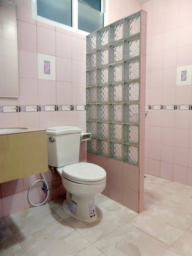 Bathroom 4, Baan Phra Chan, Muang Sakon Nakhon