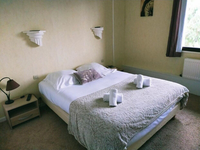 Bedroom 2, Hôtel restaurant l'Eolienne, Seine-Maritime
