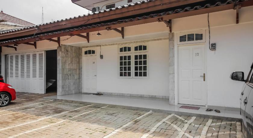 Exterior & Views, RedDoorz @ Meruya 2, West Jakarta