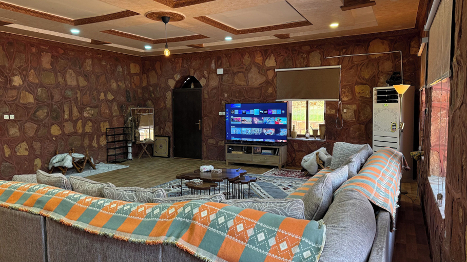 Others 4, Red Mountains Farm, AlUla