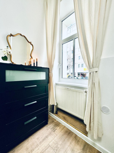 Room 4, 5BR Apartment Near Matzleinsdorfer, Wien