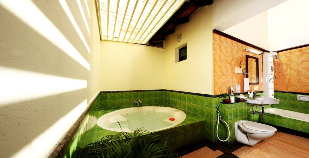 Bathroom 5, Abad Whispering Palms, Kottayam