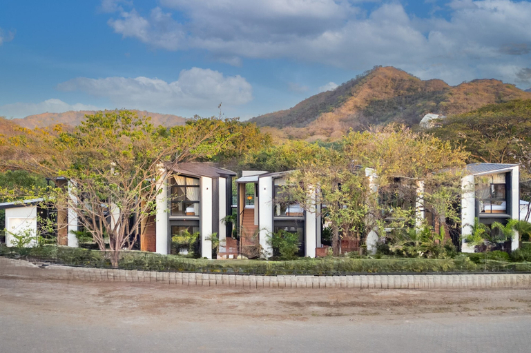 Front of property, The Bungalows-Flamingo, Santa Cruz