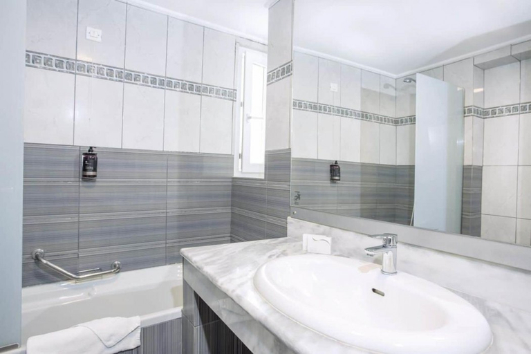 Bathroom 4, Kosta Palace City Hotel, South Aegean