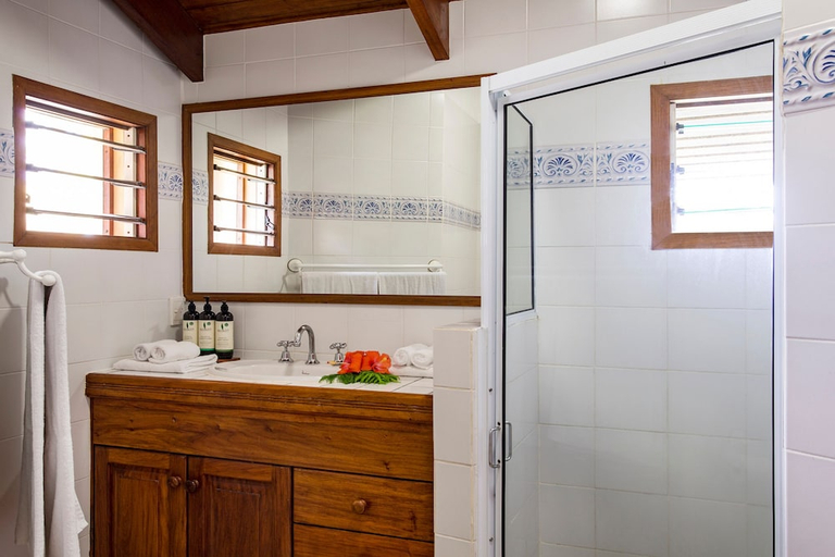 Bathroom 4, Poppys On The Lagoon, Port Vila