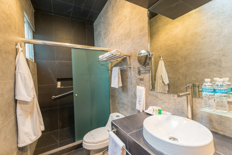Bathroom 4, Ecce Inn, Silao