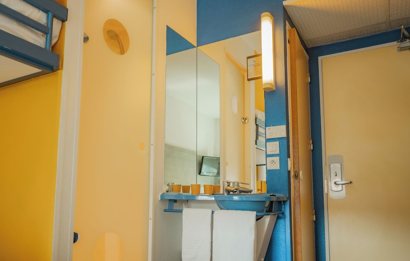 Bathroom 4, ibis budget Colmar Centre Ville, Haut-Rhin