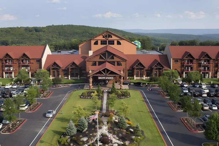 Exterior & Views
