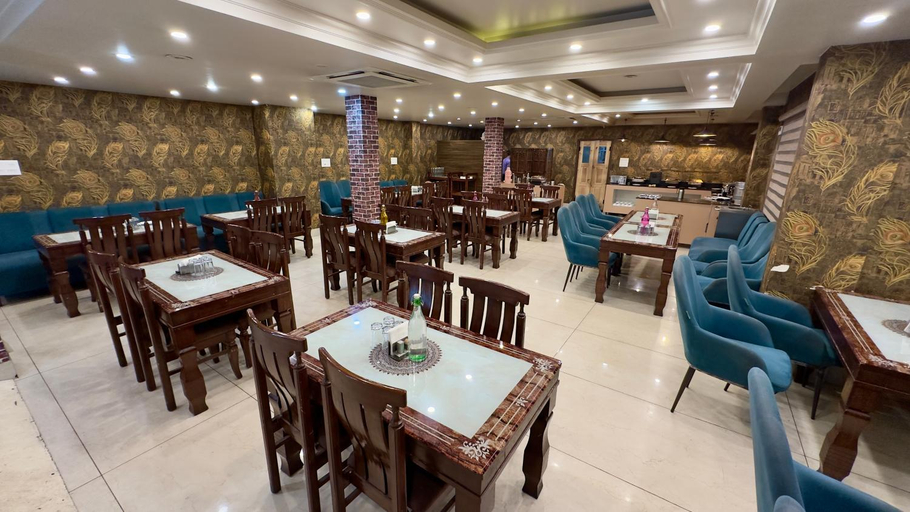 Food & Drinks 5, KAREEM RESIDENCY, Srinagar