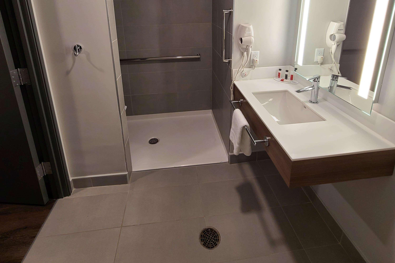 Bathroom 4, Microtel Inn & Suites by Wyndham Milford, Kent