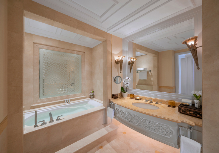 Others 3, Emirates Palace Mandarin Oriental Abu Dhabi, Abu Dhabi City