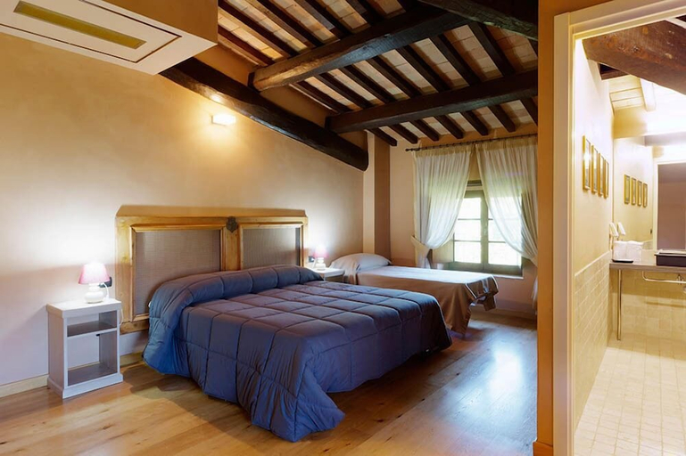 Bedroom 2, Castello di Baccaresca, Perugia
