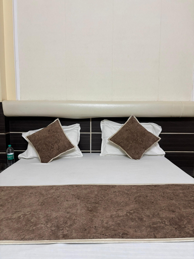 Room 2, Sara Residency, Kaushambi