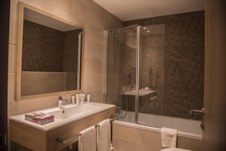 Bathroom 3, Az Hotel Le Zephyr Mostaganem, Mezghrane