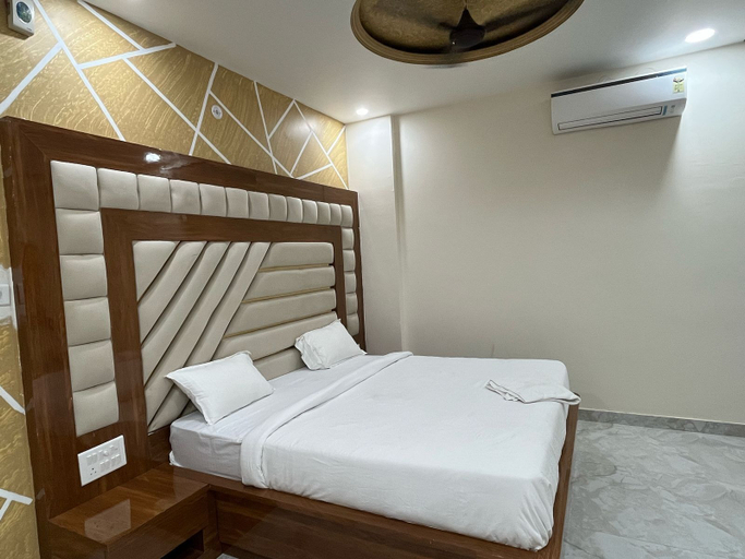 Room 4, HOTEL NEW KASHI PALACE, Varanasi