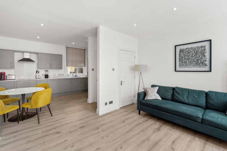 Living area 4, Flat 1 Beauchamp Place, London