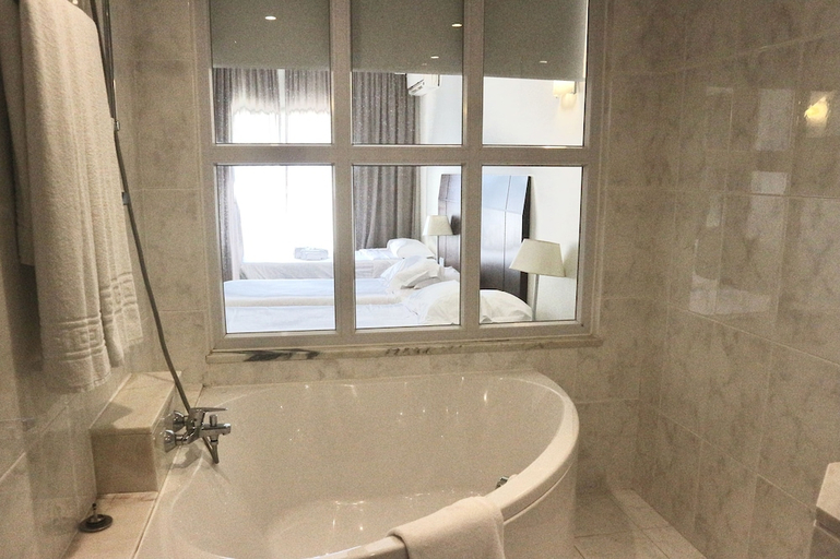 Bathroom 5, Amazonia Jamor Hotel, Oeiras