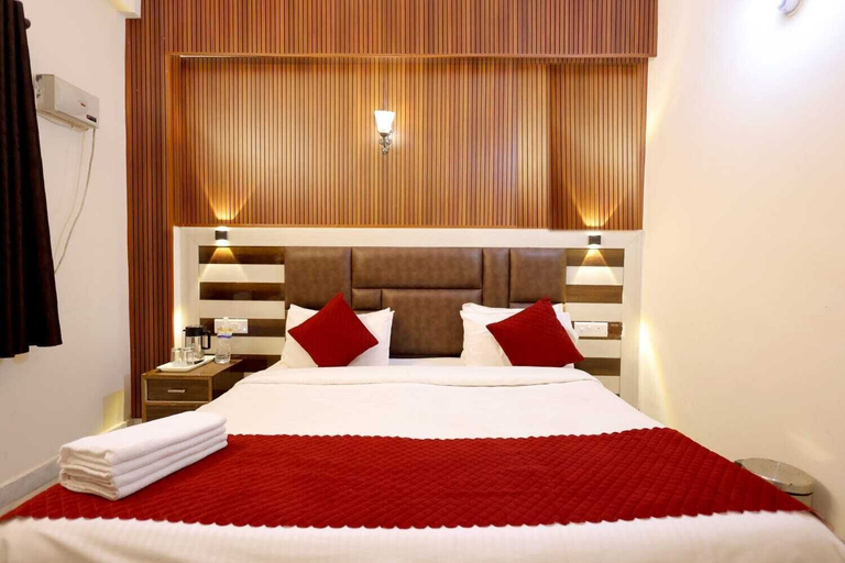 Room 2, Basil Inn near To Taj Mahal, Agra