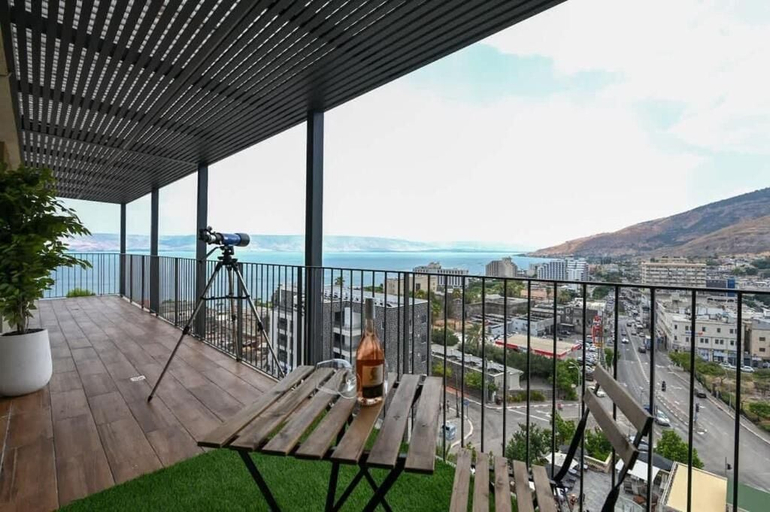 Terrace/patio 5, My View 2 bedroom apartment by the lake