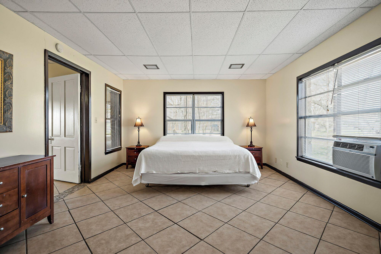 Bedroom 2, Heidelberg Lodges, Comal