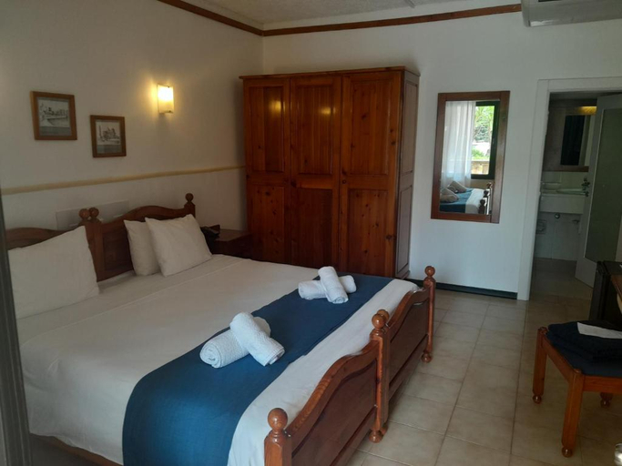 Bedroom 3, Cornucopia