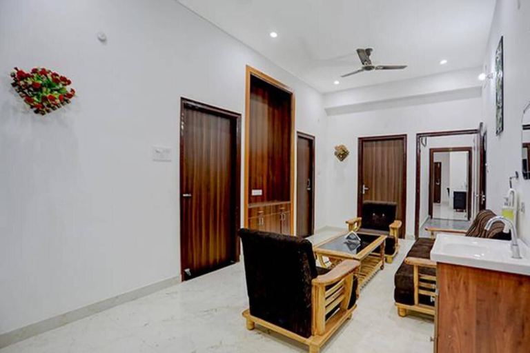 Lobby sitting area 4, Fabhotel Kashi, Varanasi