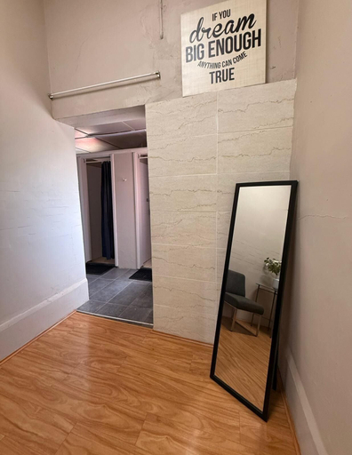 Bathroom 4, Jerilderie Hotel, Jerilderie