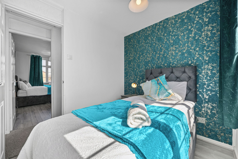 Room 5, Cozy 3 bedroom house near hospital, Warwickshire